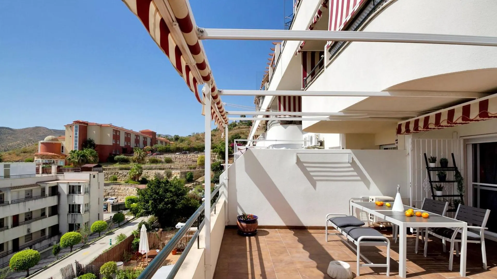 Del Parque Flats - Golf & Beach Terrace マラガ 0*,