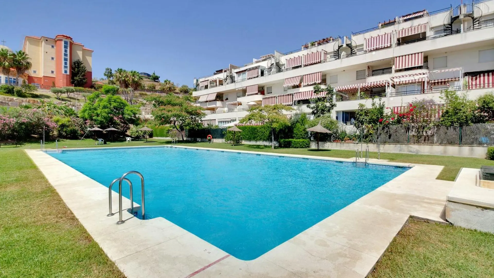 Del Parque Flats - Golf & Beach Terrace マラガ 0*,  スペイン